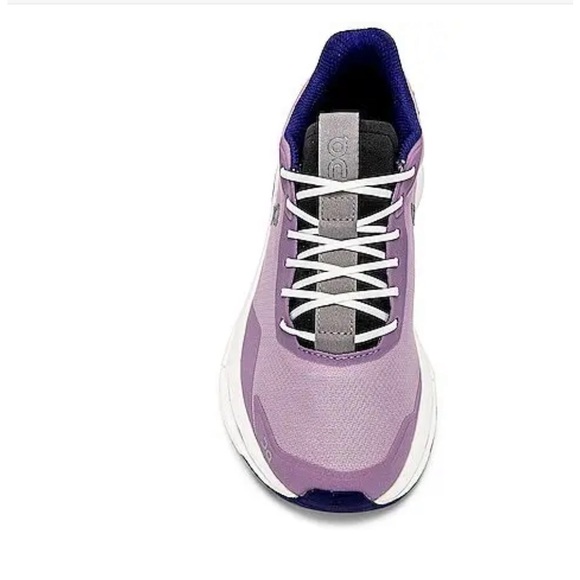 On Running Cloudnova Form Size 9 NEW - Picture 2 of 13